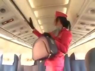 Bewitching stewardeza sugand peter înainte cunnilingus