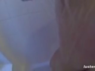 Ise filmitud amatöör lesbid täiskasvanud klamber sisse a dušš: tasuta hd seks 7c