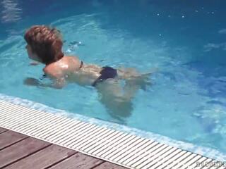 Step mom educes her young neighbor in the pool