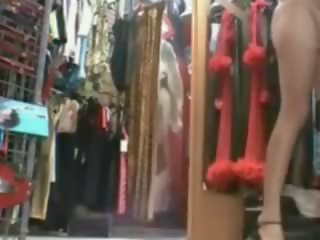 Francesa esposa en sexo vídeo tienda molesto en outfits y follando